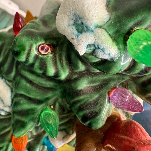 Vintage Hand Painted Ceramic Caroling Children Light Up Christmas Tree Lamp Post - Picture 7 of 14